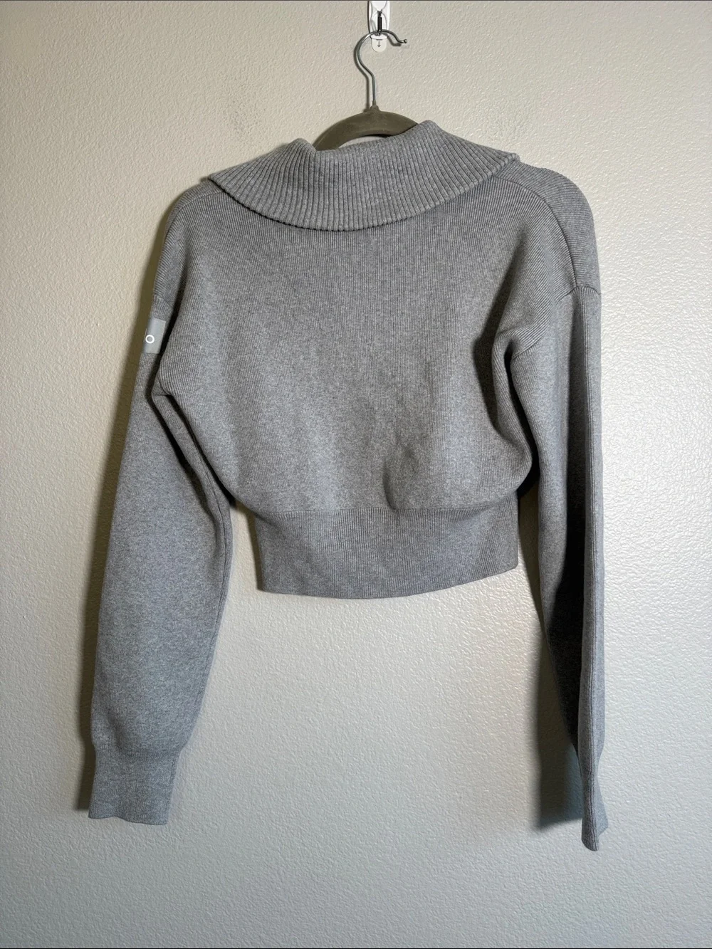 ALO Yoga Scholar Knit Cropped Full Zip Jacket in Athletic Heather Gray - XXS